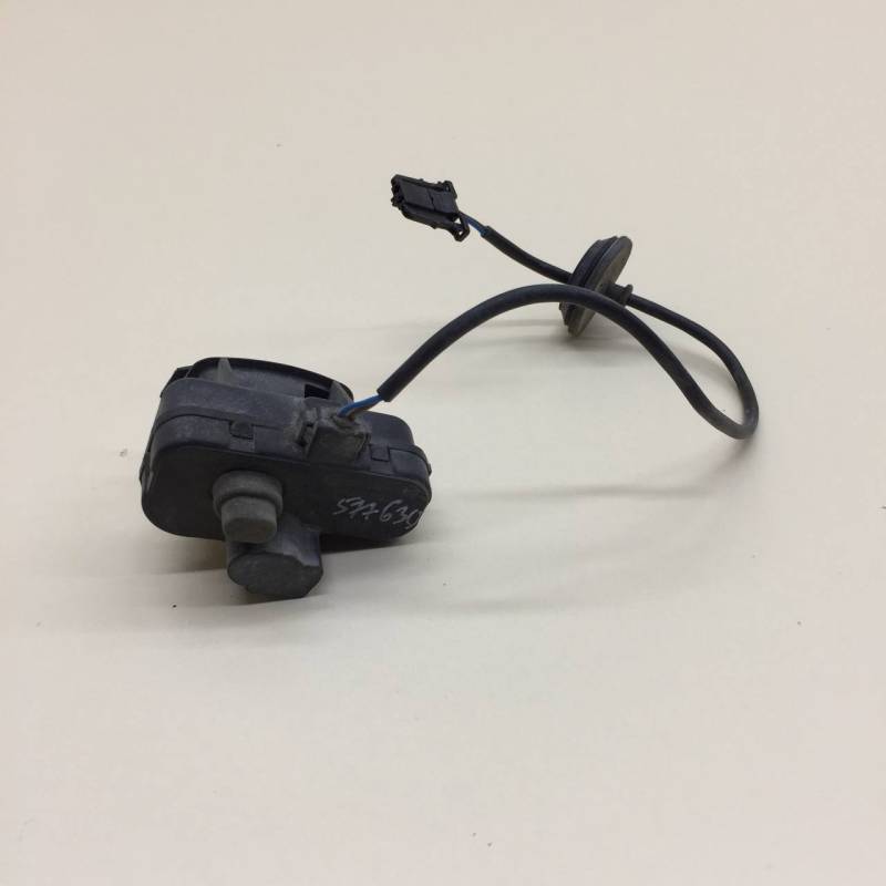 Активатор замка крышки бензобака Volkswagen Tiguan (5N1) 2007-2011 Активатор замка крышки бензобака Volkswagen Tiguan (5N1) 2007-2011