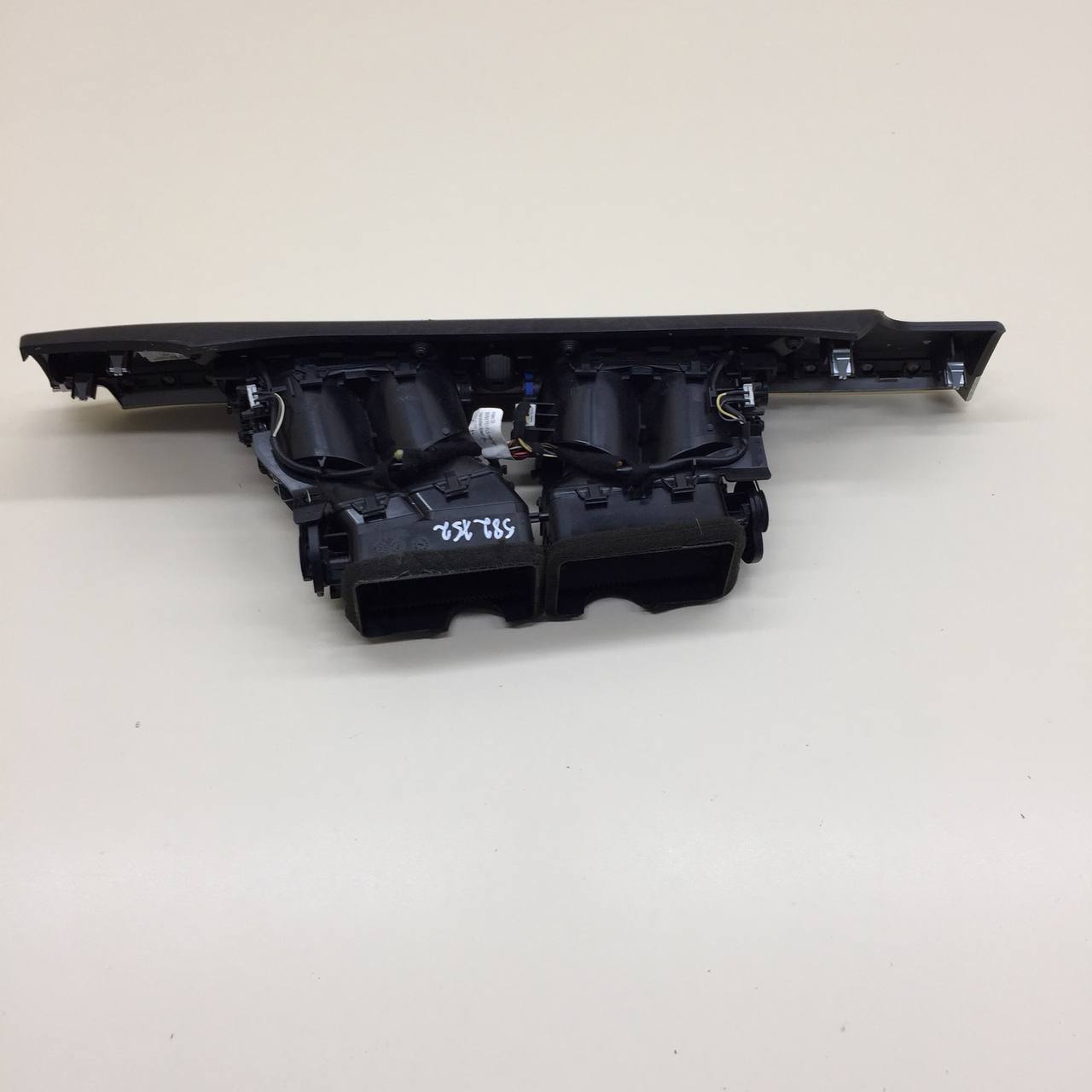 Дефлектор воздушный BMW 7-Series F01,F02  2008-2015