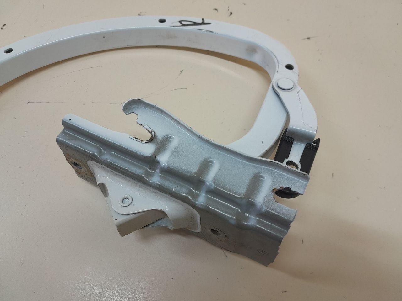 Петля крышки багажника Toyota Camry (XV50) 2011-2017 Петля крышки багажника Toyota Camry (XV50) 2011-2017