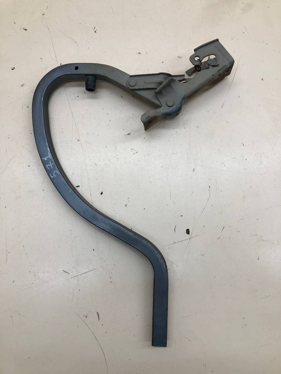 Петля крышки багажника Chevrolet Aveo T300 2011>