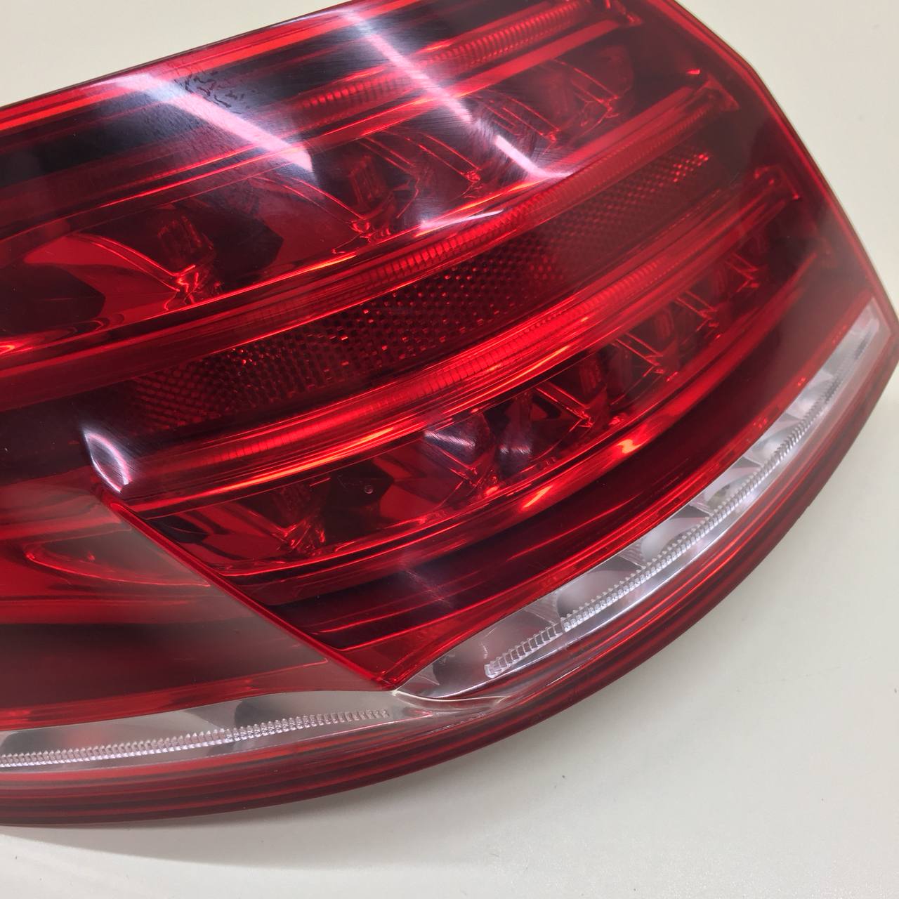 Фонарь задний наружный левый Mercedes-Benz E-Class (W212/S212/C207/A207) 2009-2016 Фонарь задний наружный левый Mercedes-Benz E-Class (W212/S212/C207/A207) 2009-2016