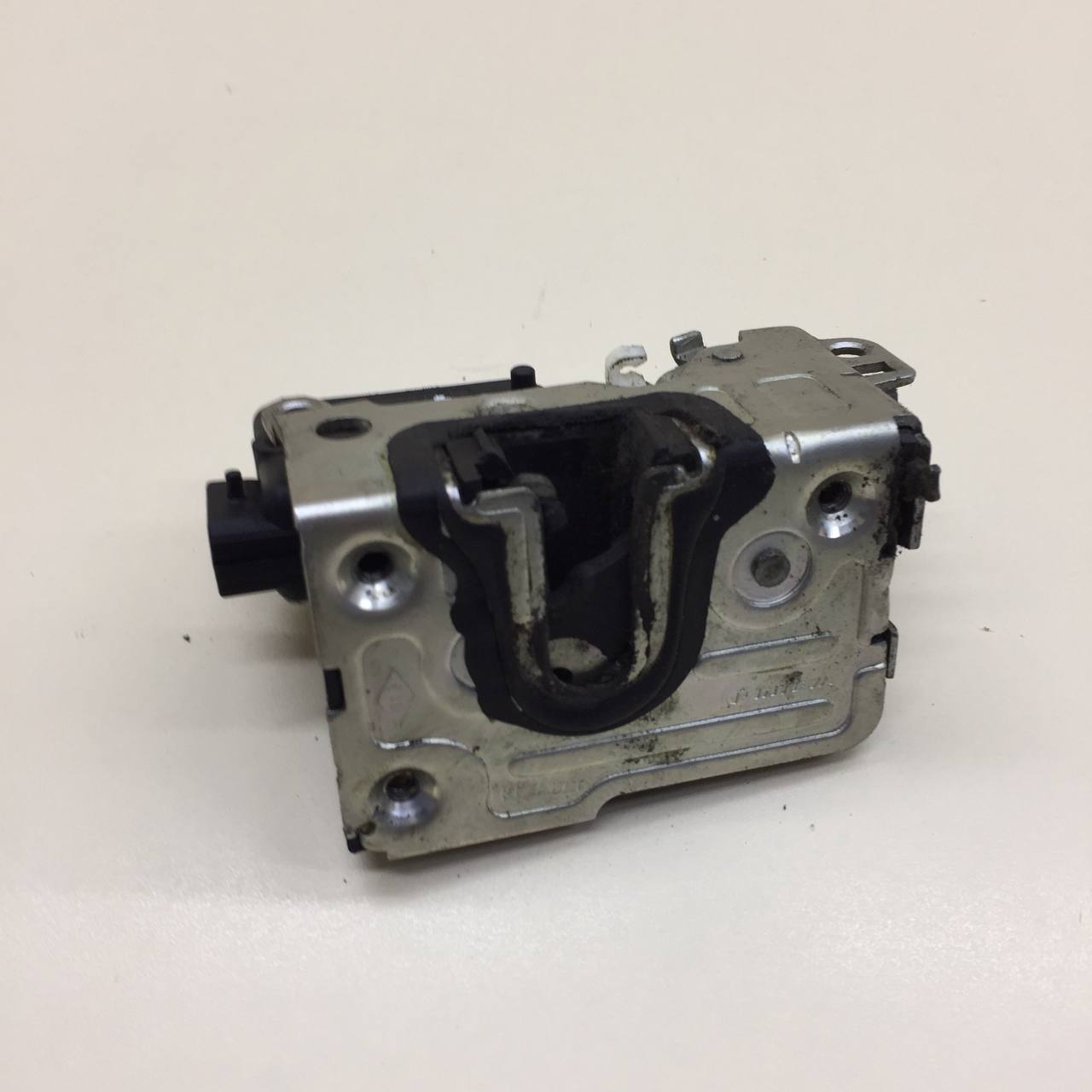 Замок двери задней правой Renault Sandero 2009-2014