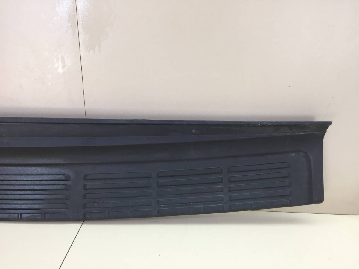 Накладка заднего бампера Toyota Land Cruiser (J200) 2007-2015