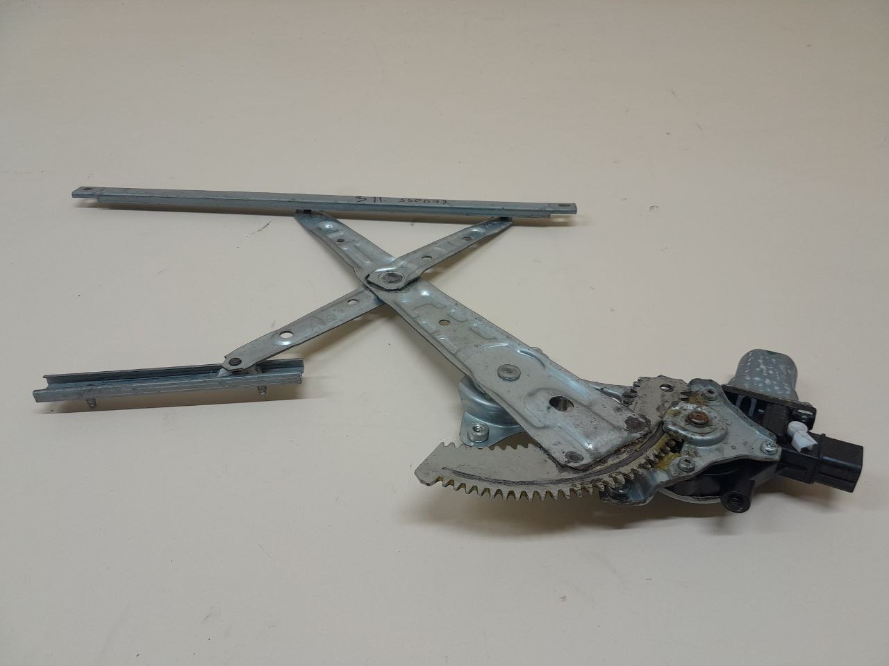 Стеклоподъемник электр. задний правый Mitsubishi Outlander (GF) 2012>