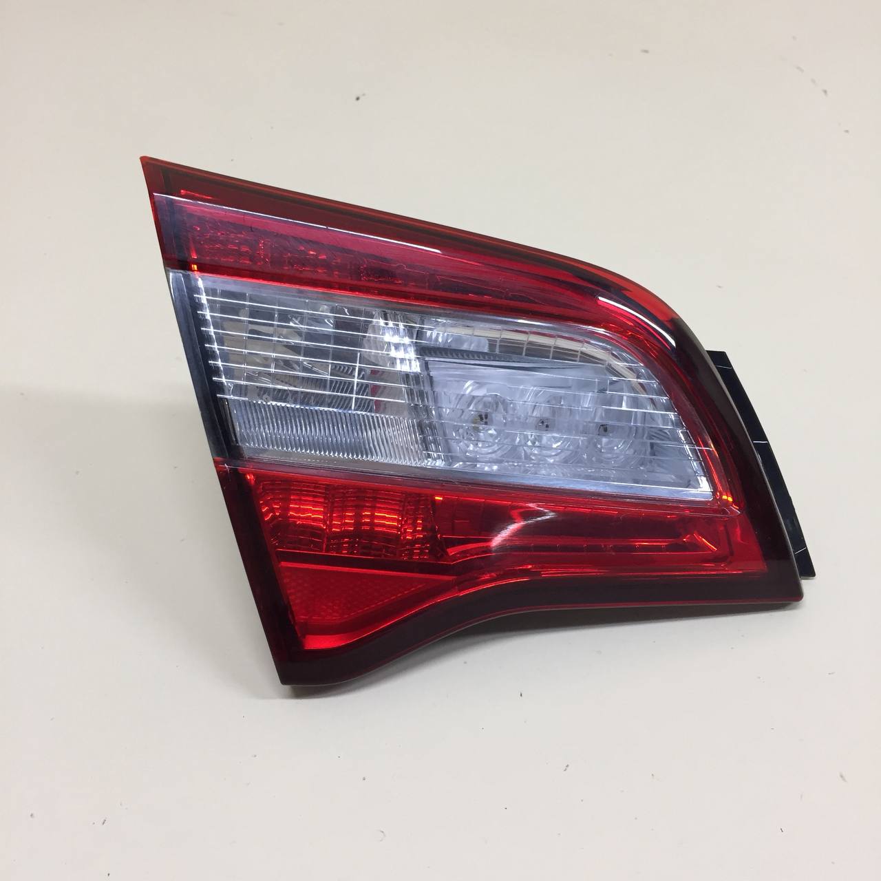Фонарь задний внутренний левый Subaru Legacy (BN/B15) 2017-2021