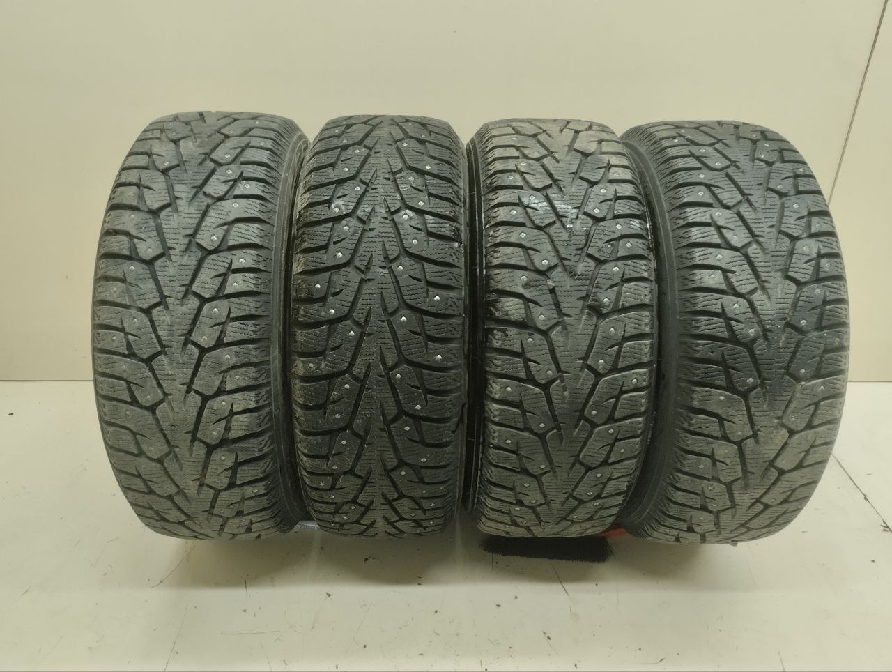 Шины к-кт R16 Зимние шипованные YOKOHAMA  ICE GUARD