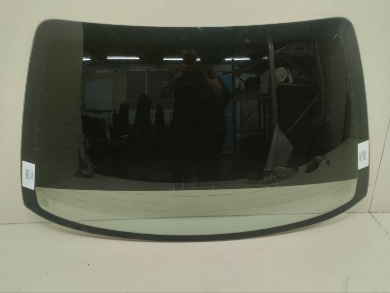 Стекло заднее Nissan Almera (N16) 2000-2006