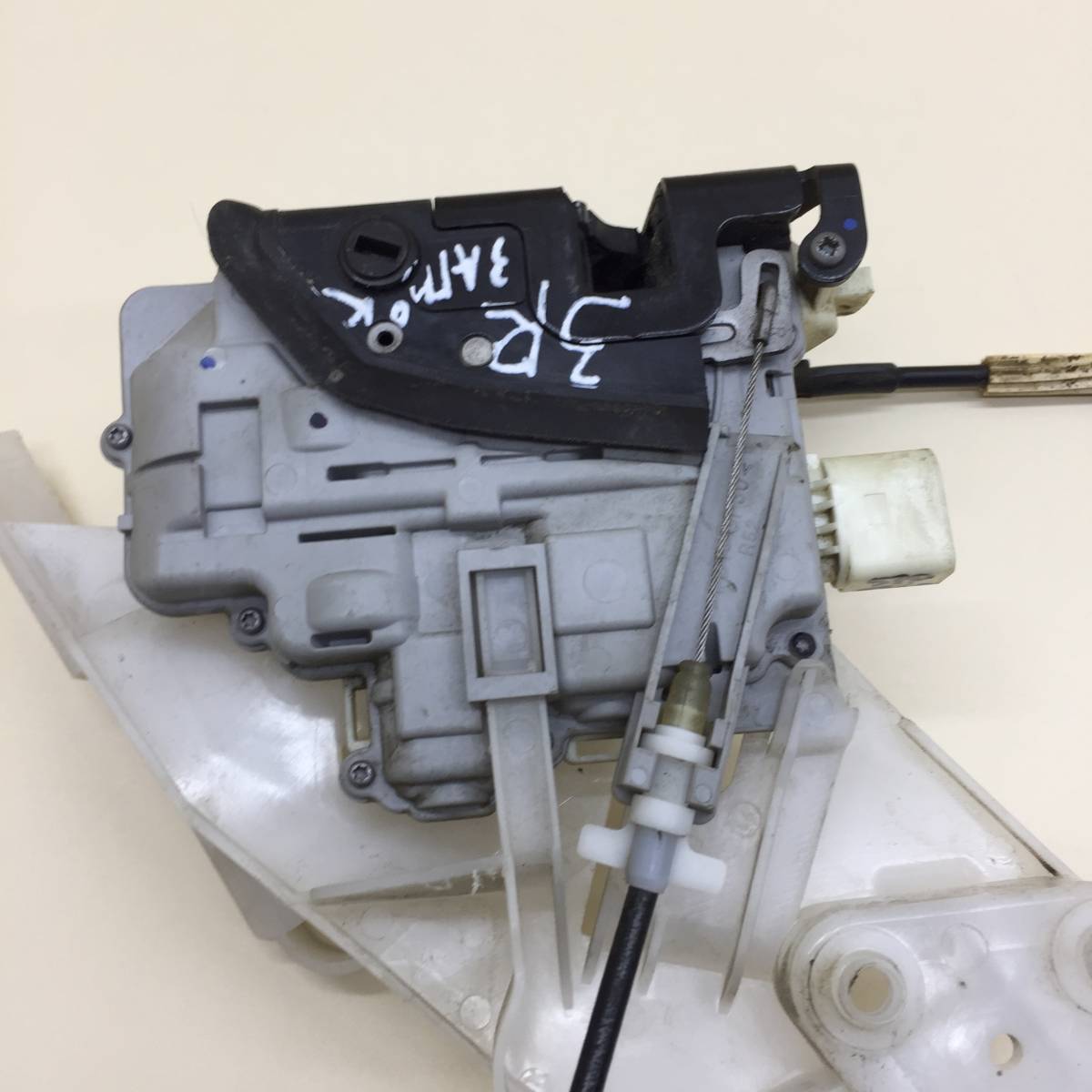 Замок двери задней правой Volkswagen Passat B7 2011-2015