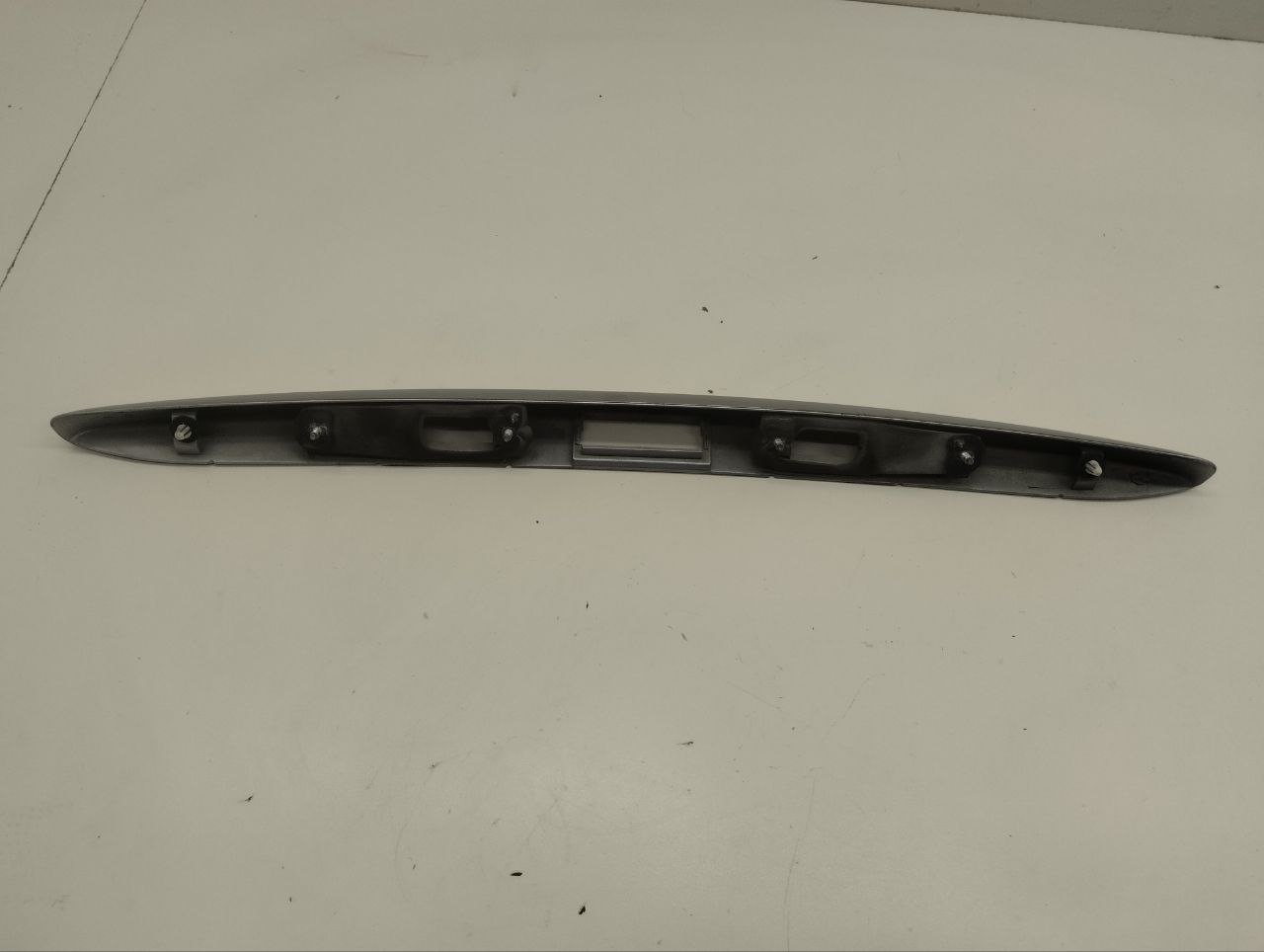 Накладка крышки багажника Ford Focus 2 (DA) 2005-2008 Накладка крышки багажника Ford Focus 2 (DA) 2005-2008