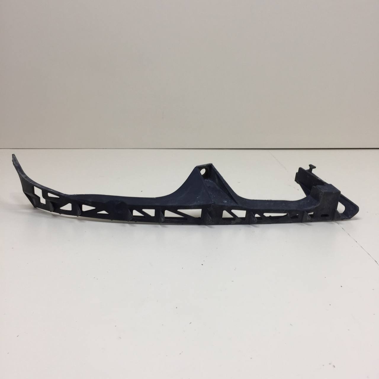 Кронштейн фар левый Mazda Mazda 6 (GG) 2002-2007 Кронштейн фар левый Mazda Mazda 6 (GG) 2002-2007