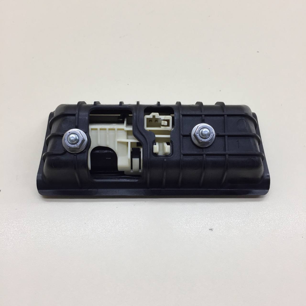 Кнопка открывания багажника Volkswagen Jetta (A6) 2010-2019 Кнопка открывания багажника Volkswagen Jetta (A6) 2010-2019