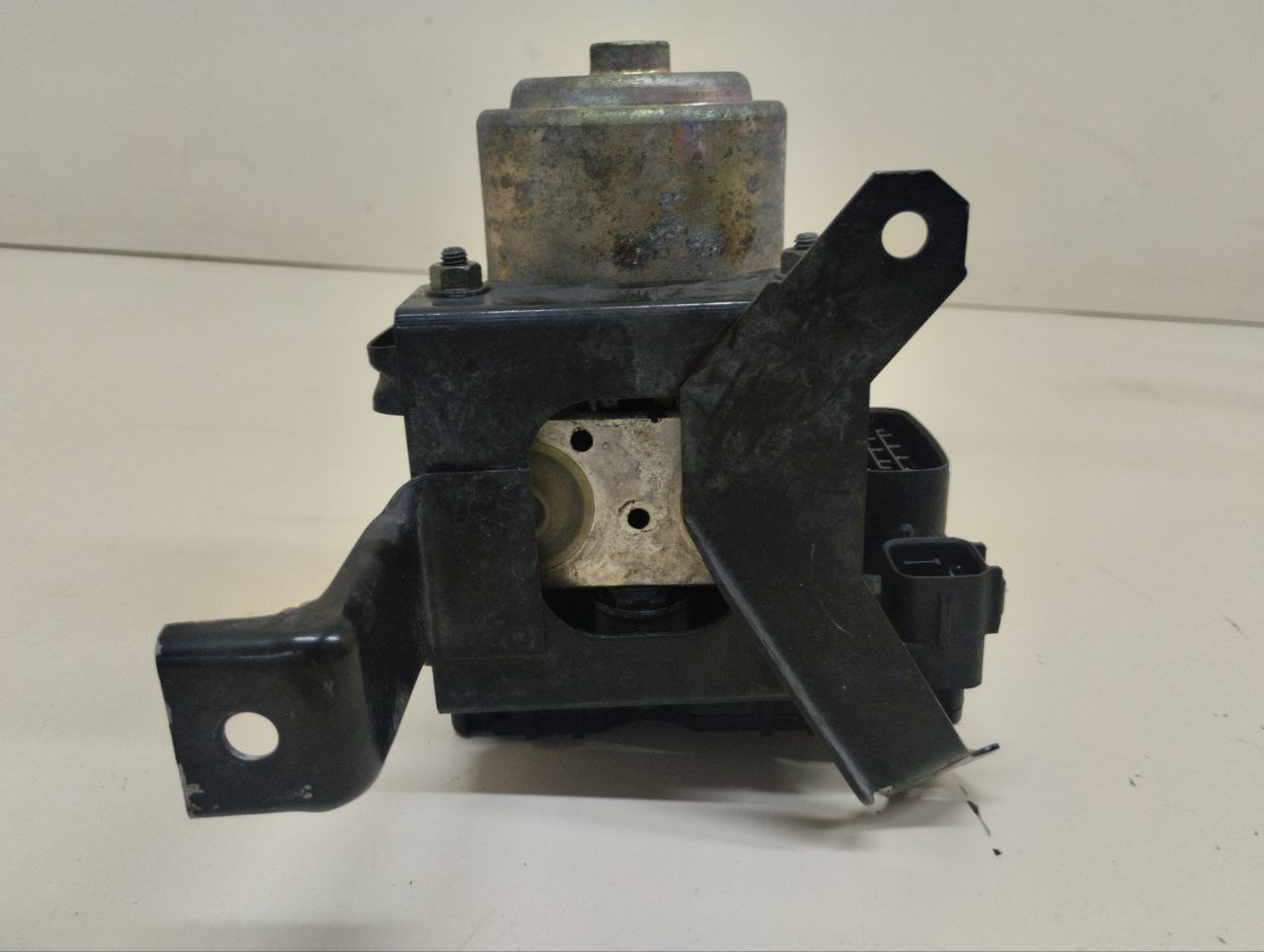 Блок ABS (насос) Mitsubishi Pajero/Montero Sport (K9) 1997-2008