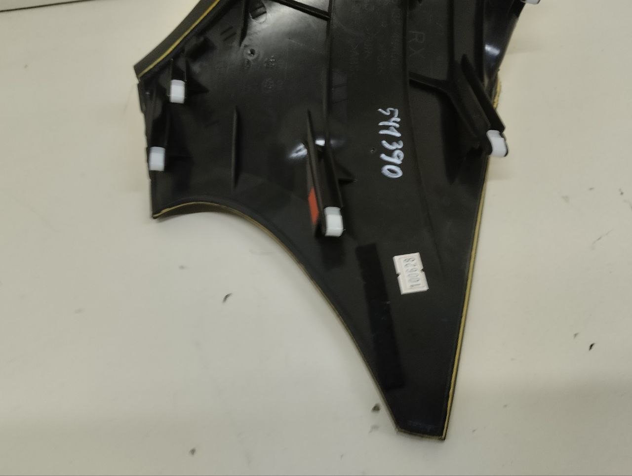 Накладка (кузов внутри) Lexus RX 350 /450h (XL10) 2009-2015 Накладка (кузов внутри) Lexus RX 350 /450h (XL10) 2009-2015