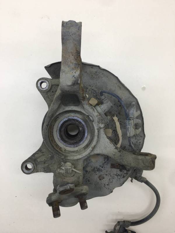 Кулак поворотный передний правый Toyota Camry (V30) 2001-2006 Кулак поворотный передний правый Toyota Camry (V30) 2001-2006