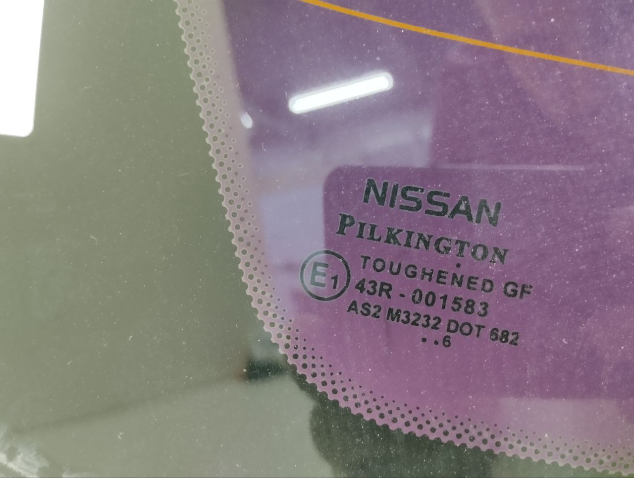 Стекло заднее Nissan Almera (N16) 2000-2006