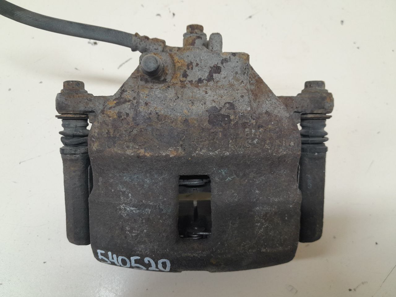 Суппорт передний правый Nissan Almera (N16) 2000-2006