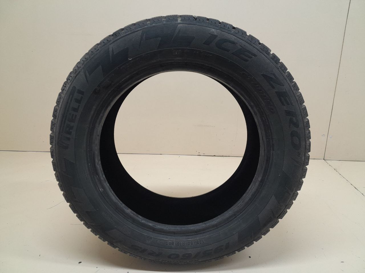 Шины R15 Зимние шипованные Pirelli Winter Ice Zero 