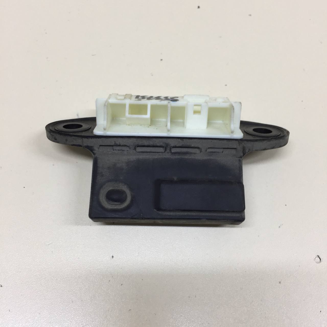 Кнопка открывания багажника Toyota Rav 4 (XA40) 2013-2019 Кнопка открывания багажника Toyota Rav 4 (XA40) 2013-2019
