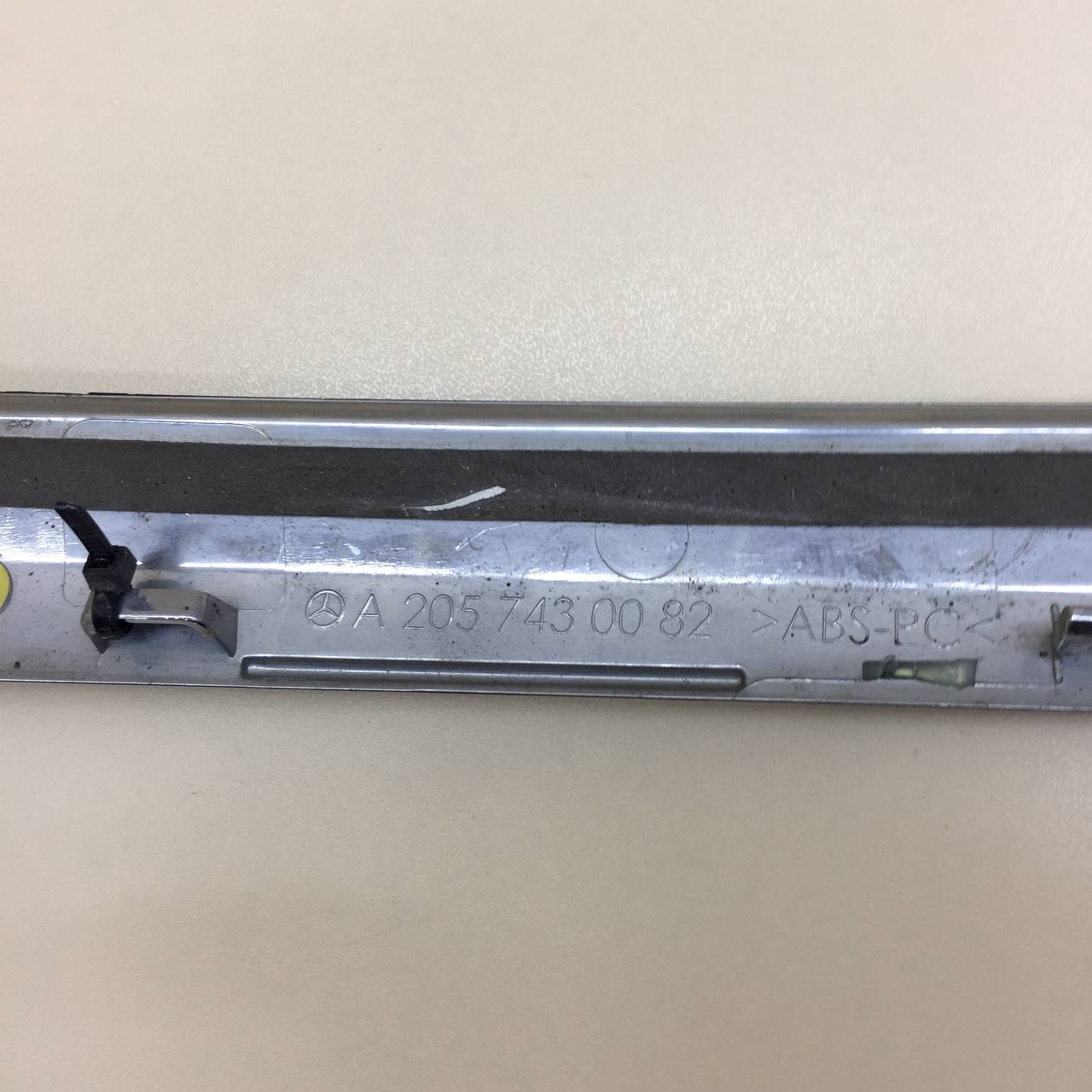 Накладка крышки багажника Mercedes-Benz C-Class (W205) 2014>