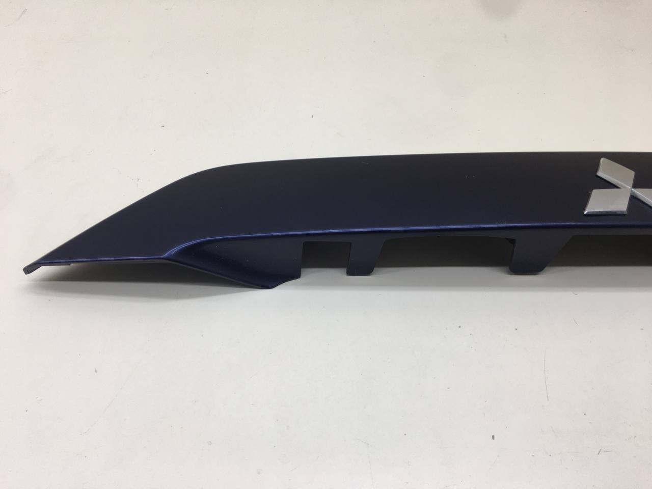 Накладка двери багажника Mitsubishi Outlander XL (CW) 2006-2012 Накладка двери багажника Mitsubishi Outlander XL (CW) 2006-2012