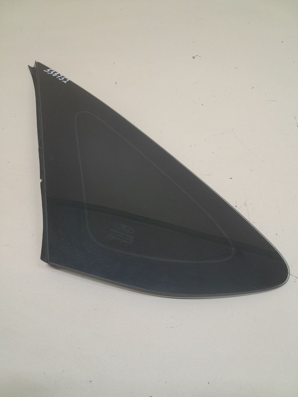Стекло кузовное глухое левое Ford Focus 2 (DB) 2008-2011
