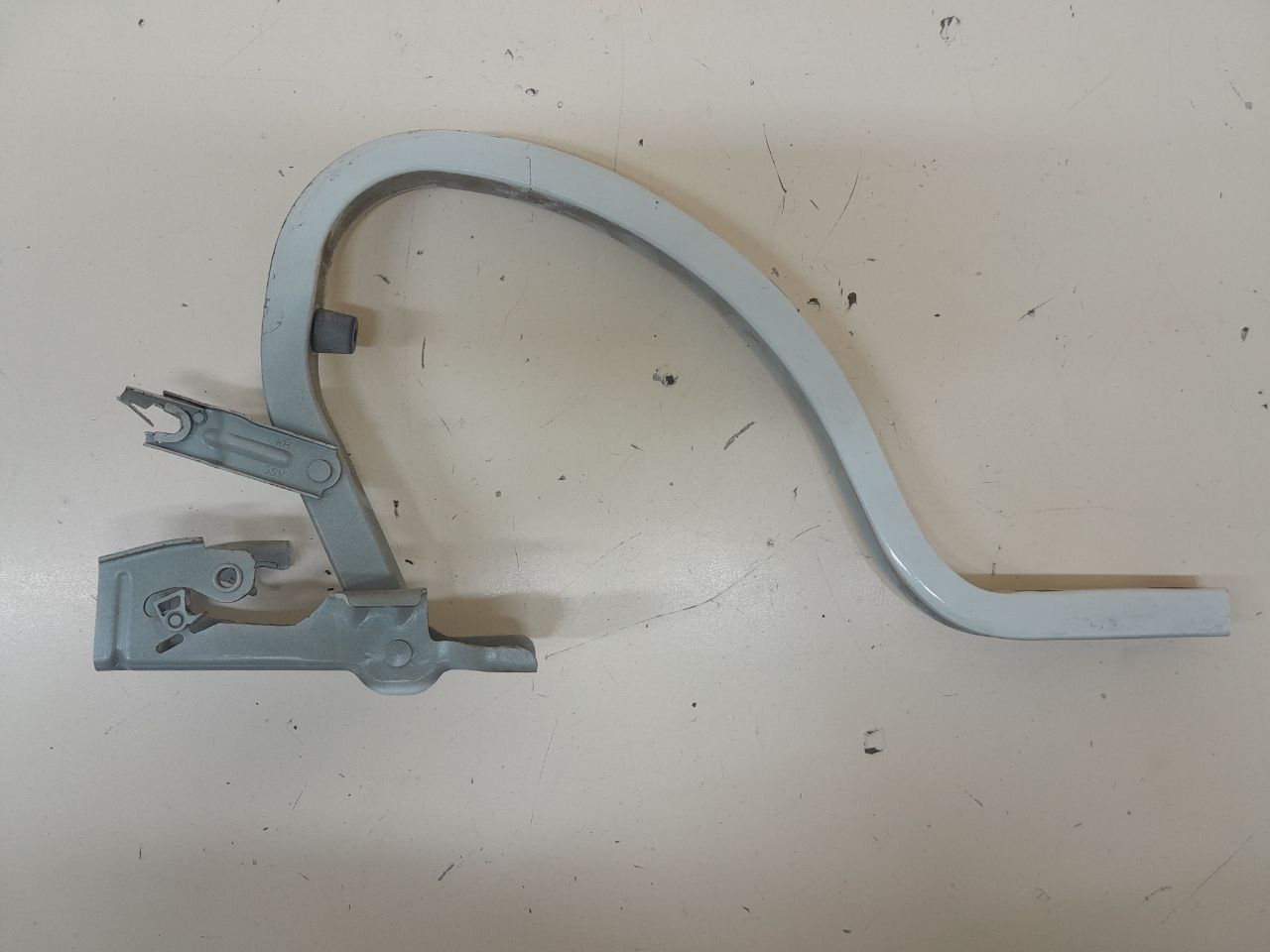 Петля крышки багажника Chevrolet Cobalt (T250) 2011-2015 Петля крышки багажника Chevrolet Cobalt (T250) 2011-2015