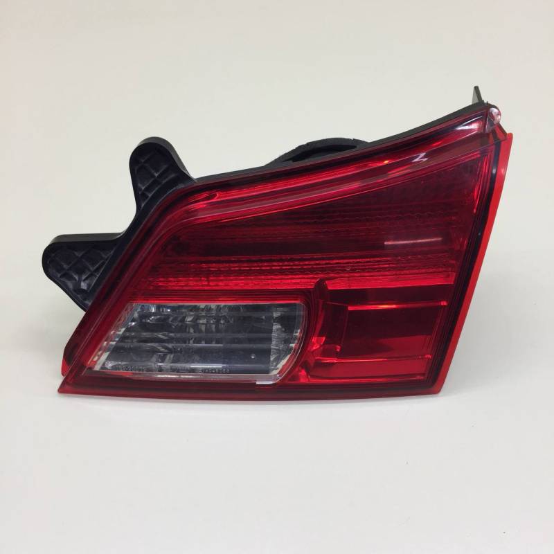 Фонарь задний внутренний правый Subaru Legacy Outback (B14) 2010-2014