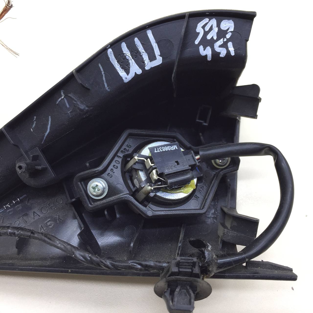 Крышка зеркала внутренняя правая Mitsubishi Outlander XL (CW) 2006-2012