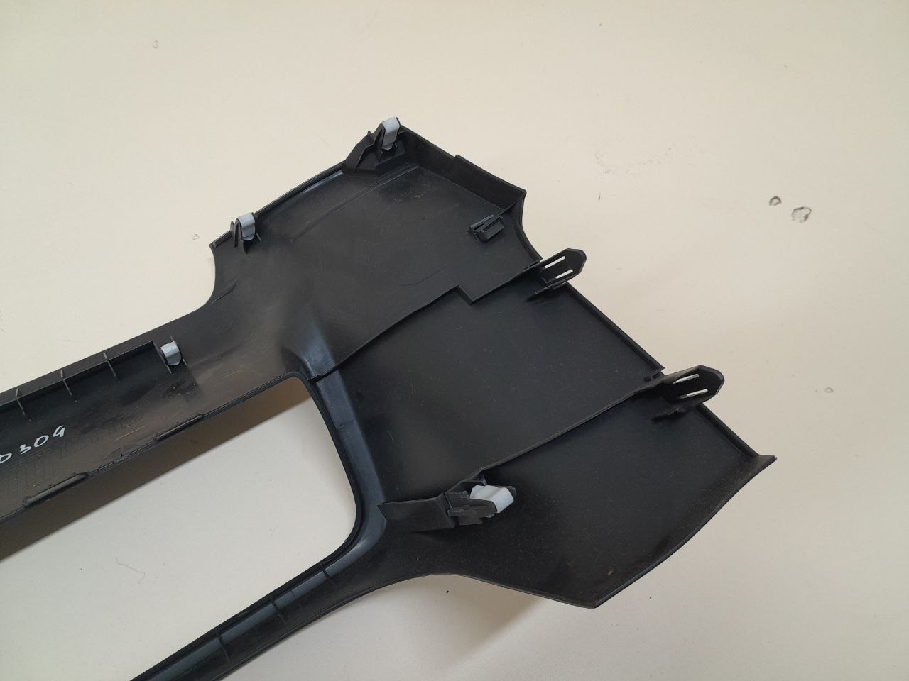 Накладка (кузов внутри) Mitsubishi Outlander (GF) 2012>