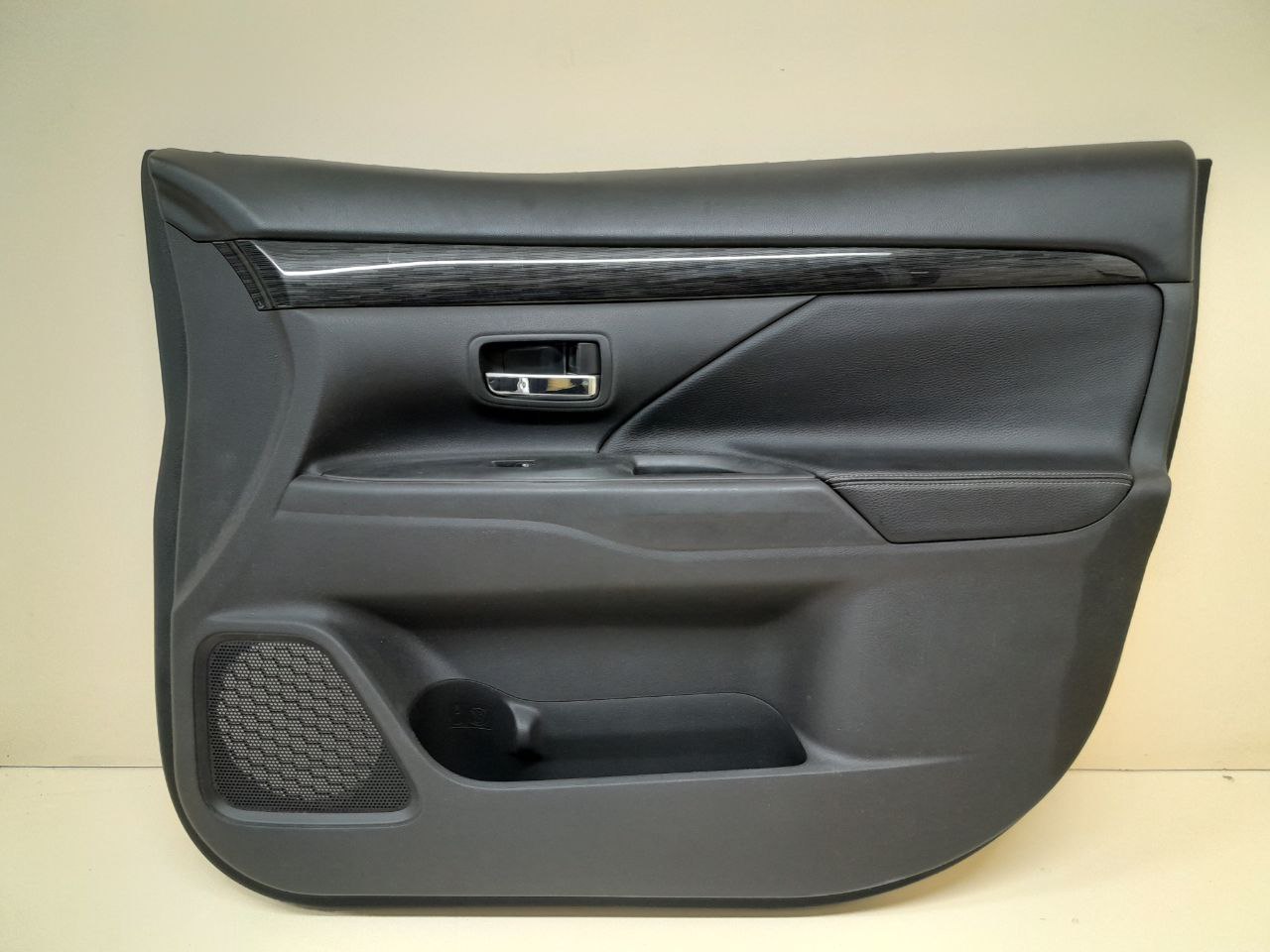 Обшивка двери передней правой Mitsubishi Outlander (GF) 2012>