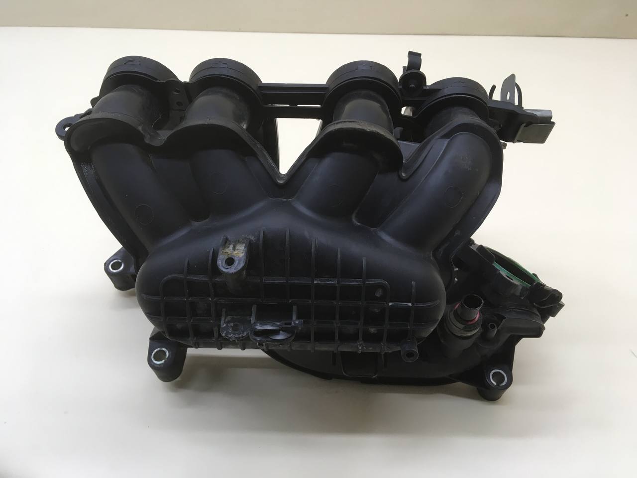 Коллектор впускной Ford Focus 3 2011> Коллектор впускной Ford Focus 3 2011>