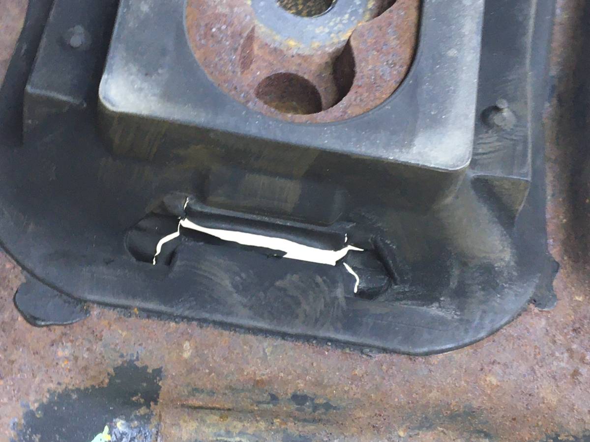 Опора КПП левая Mazda Mazda 3 (BL) 2009-2013