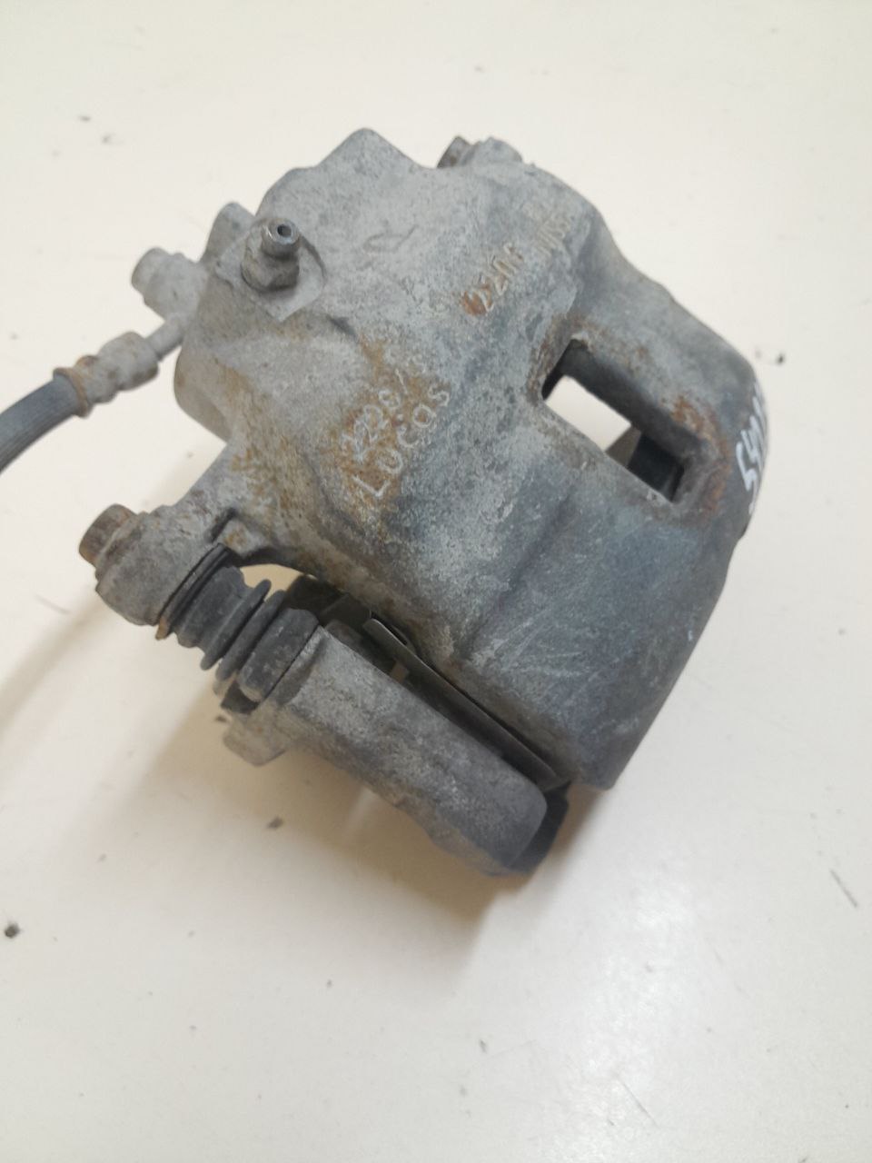 Суппорт передний правый Nissan Almera (N16) 2000-2006