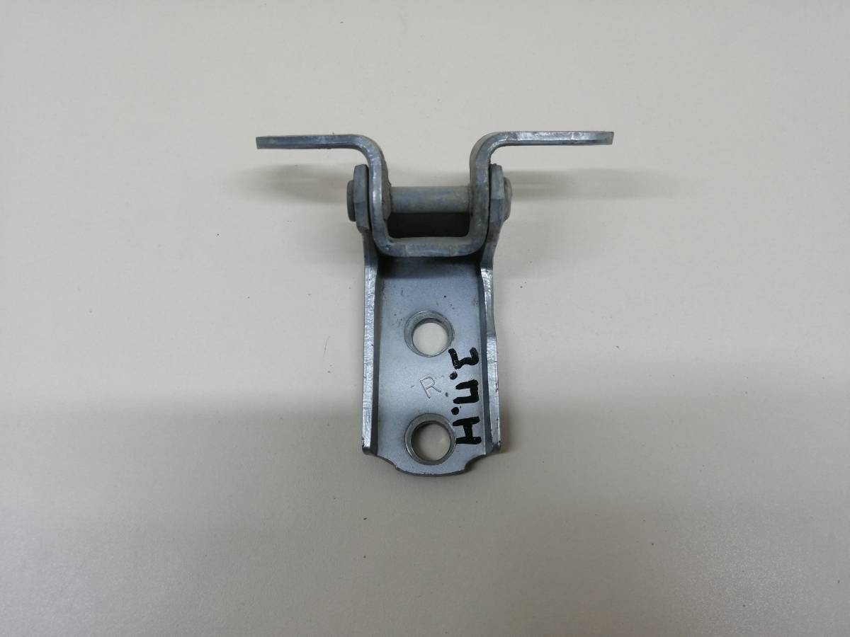 Петля двери задней правой нижняя Toyota Camry (V40) 2006-2011 Петля двери задней правой нижняя Toyota Camry (V40) 2006-2011