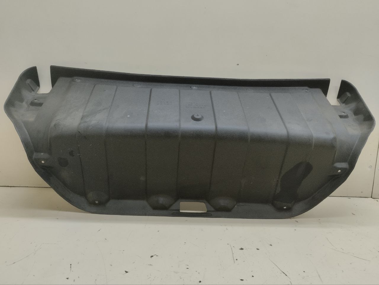 Обшивка крышки багажника Mitsubishi Lancer 9 (CS/Classic) 2000-2011 Обшивка крышки багажника Mitsubishi Lancer 9 (CS/Classic) 2000-2011