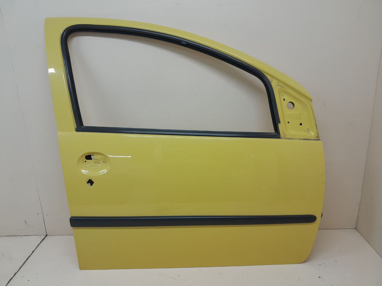 Дверь передняя правая Peugeot 107 2006-2014