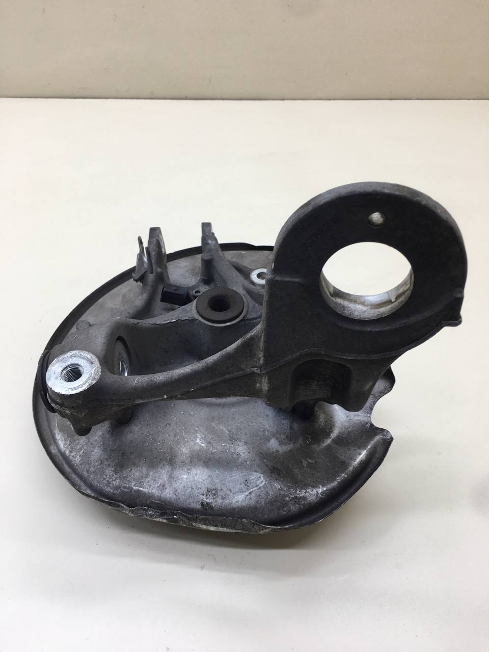 Кулак поворотный задний левый Audi A6 (C7) 2011>