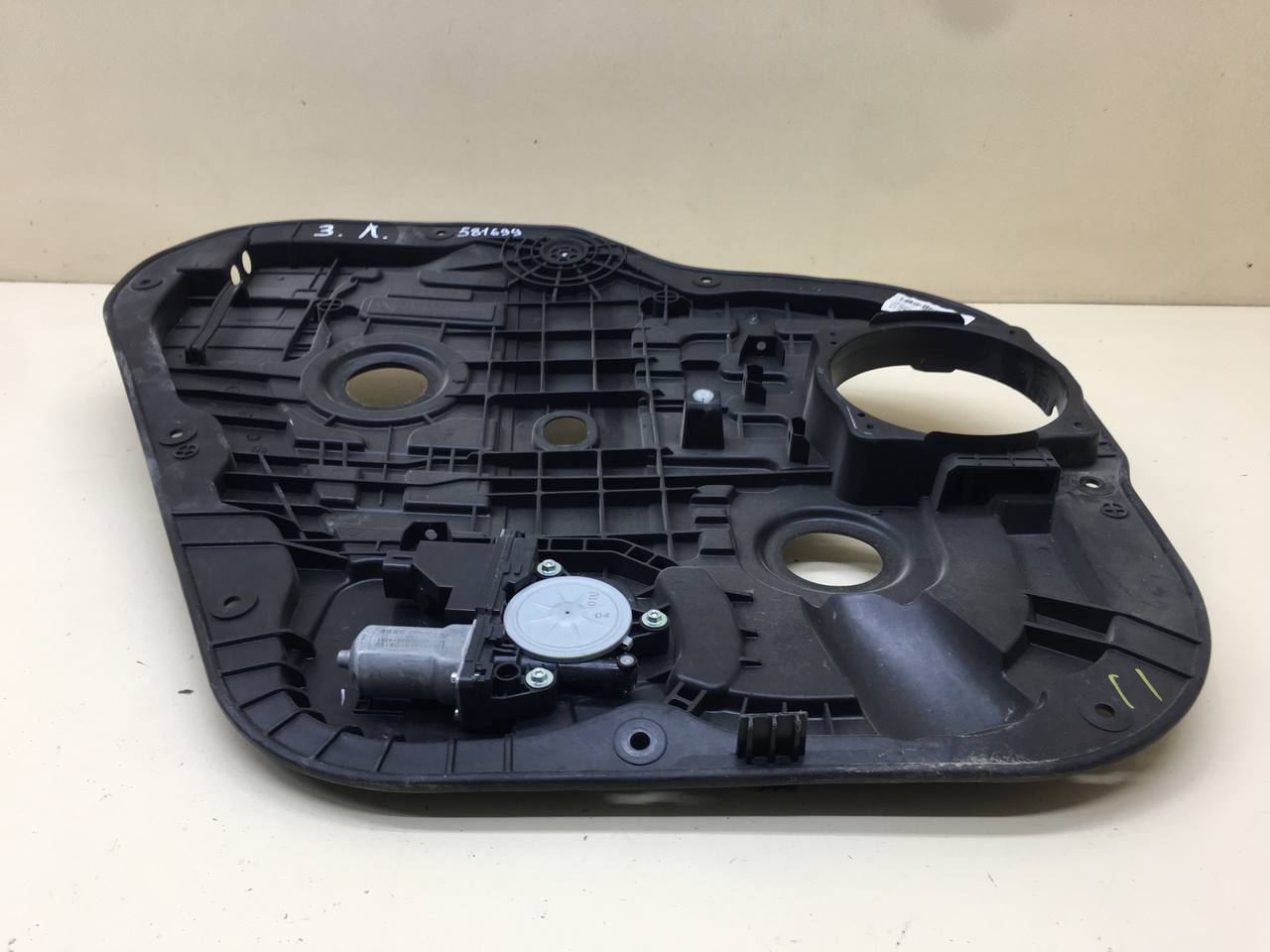 Стеклоподъемник электр. задний левый Kia Sorento (UM) 2015>