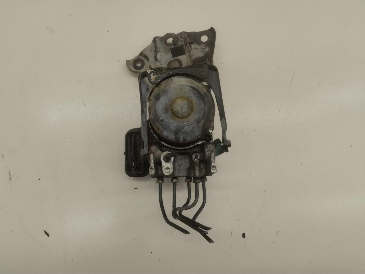 Блок ABS (насос) Toyota Rav 4 (A30) 2006-2013