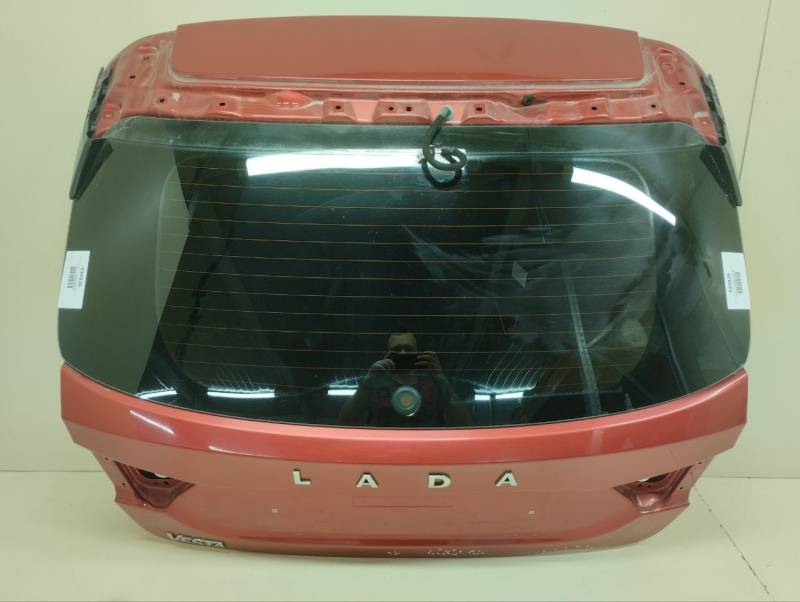 Дверь багажника со стеклом Lada Vesta 2015>