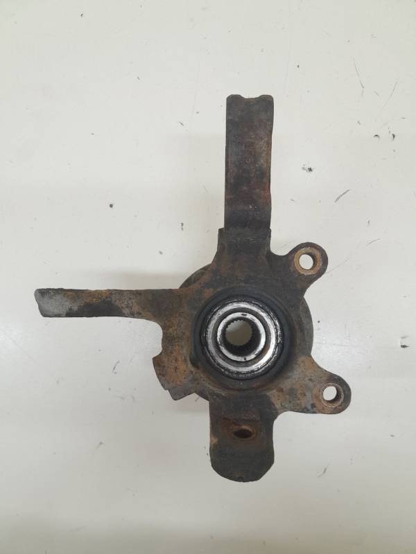 Кулак поворотный передний левый Nissan Almera (N16) 2000-2006