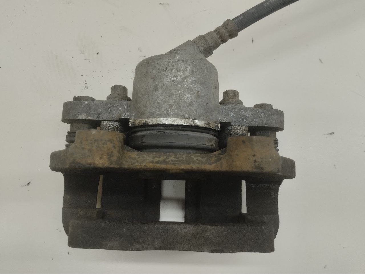 Суппорт передний правый Lada Granta 2011>