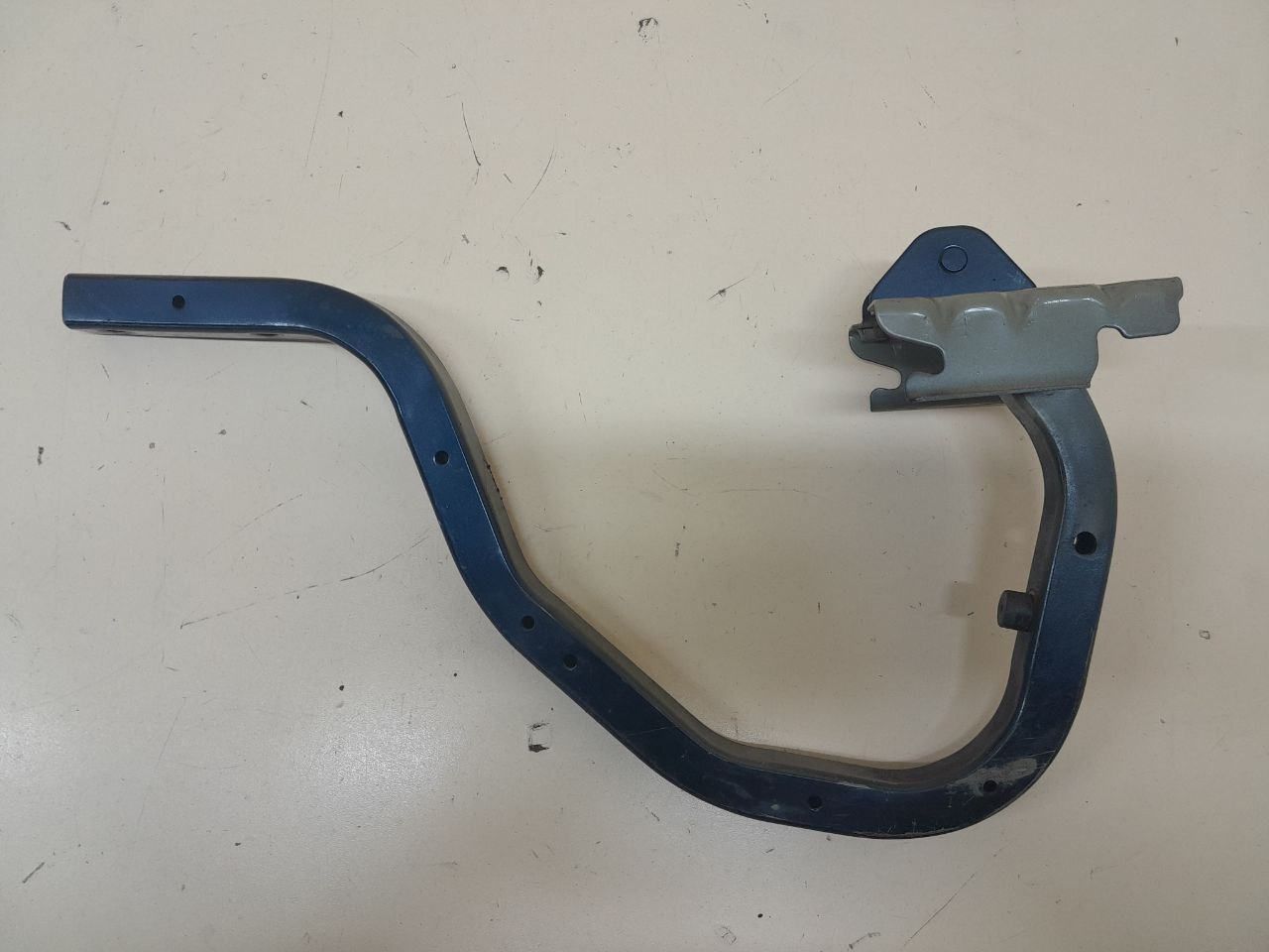 Петля крышки багажника Nissan Almera (N16) 2000-2006