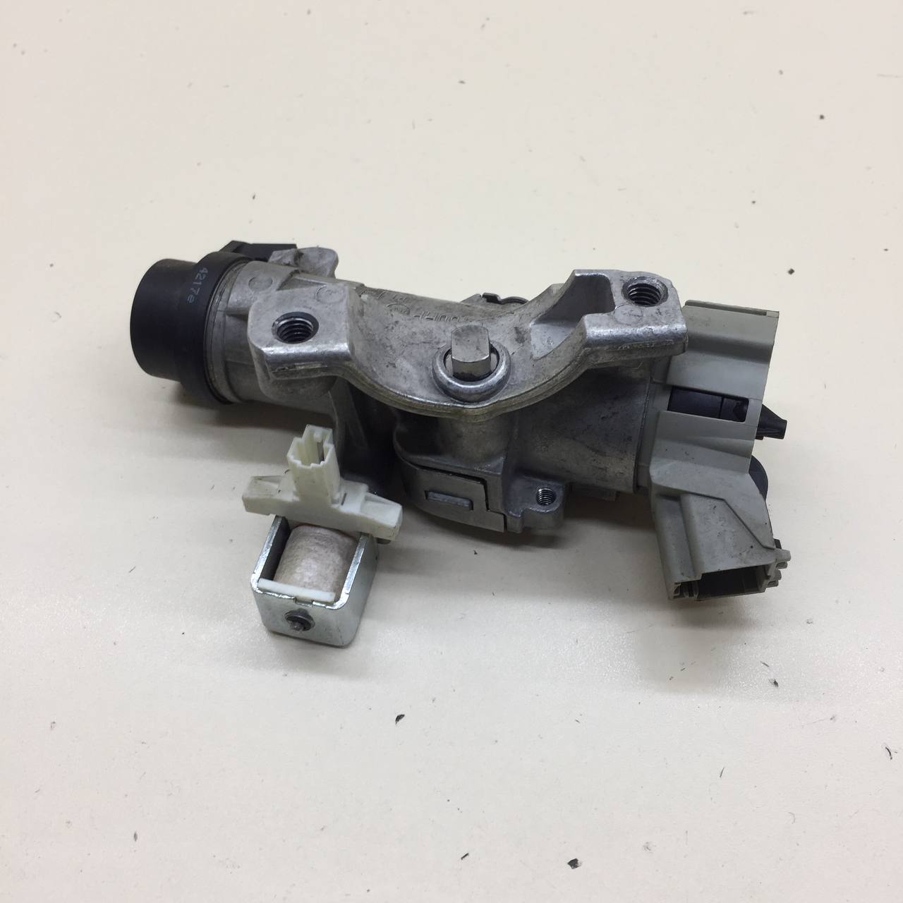 Замок зажигания Volkswagen Polo (MK5) 2011-2020 Замок зажигания Volkswagen Polo (MK5) 2011-2020