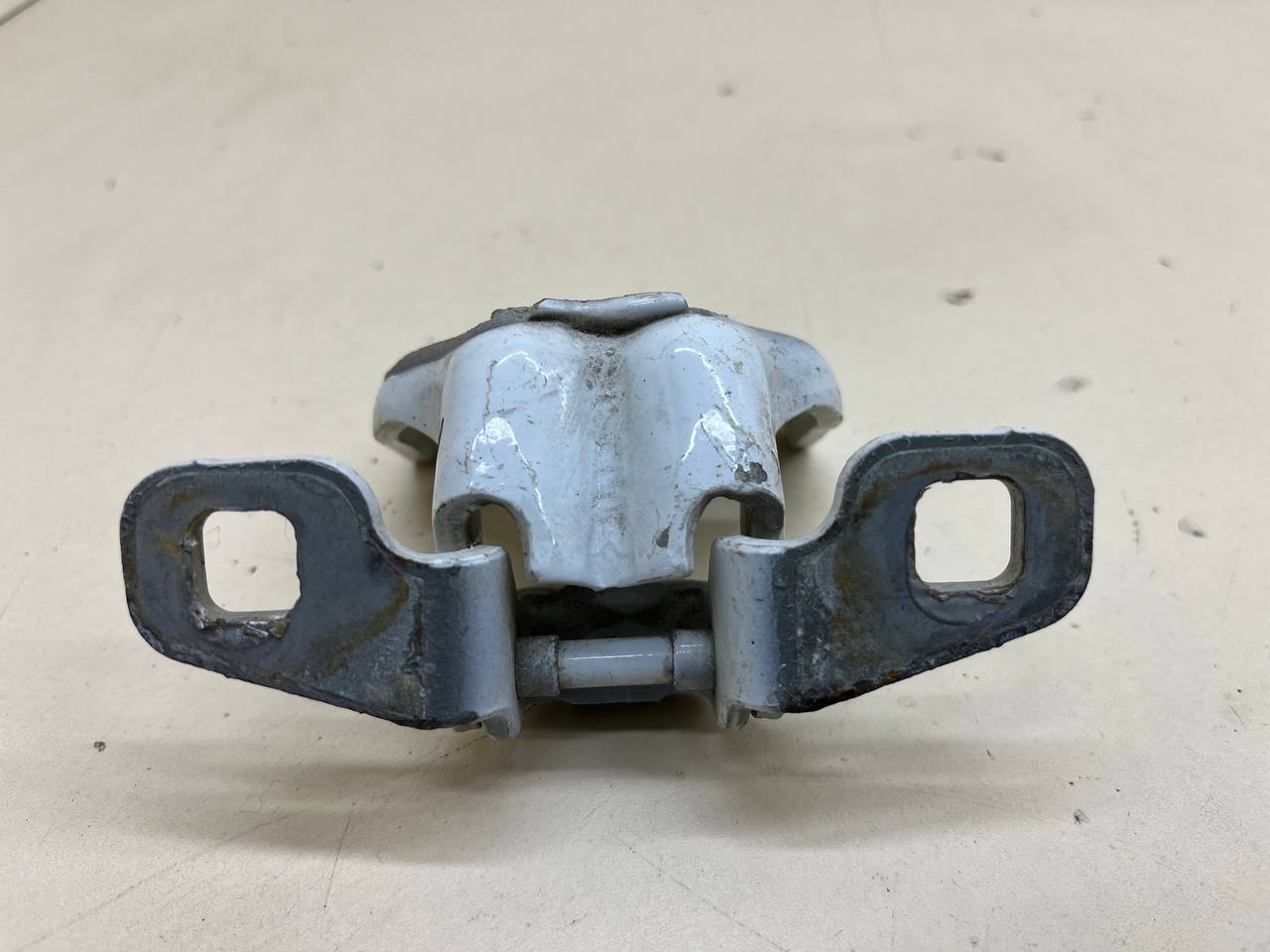 Петля двери Renault Logan (1) 2005-2014 Петля двери Renault Logan (1) 2005-2014