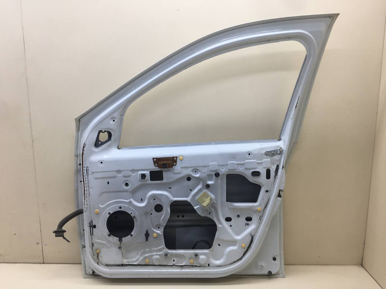 Дверь передняя правая Renault Duster (HSA, HSM) 2012> Дверь передняя правая Renault Duster (HSA, HSM) 2012>