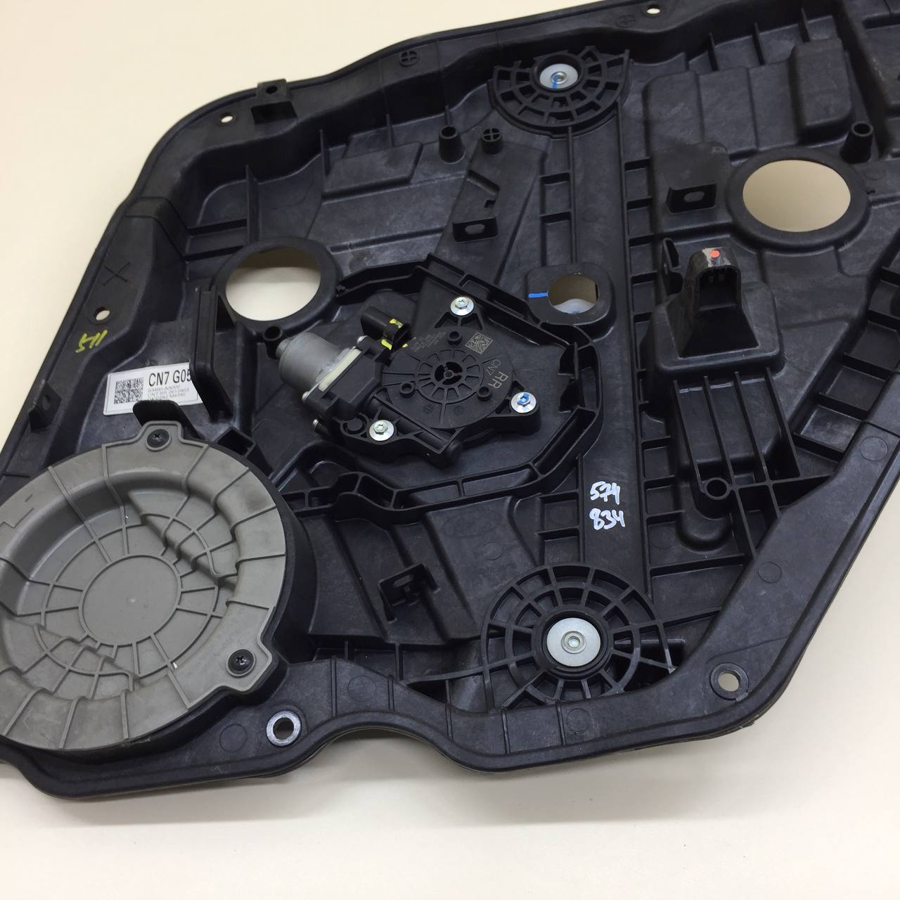 Стеклоподъемник электр. задний правый Hyundai Elantra (CN7) 2020>