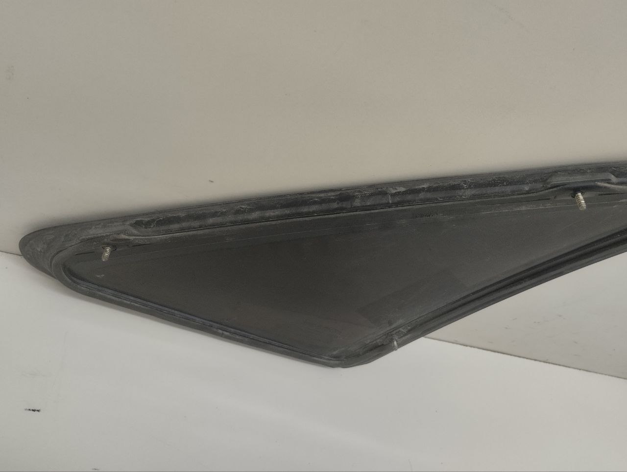 Стекло кузовное глухое левое Daewoo Nexia (N150) 2008-2016