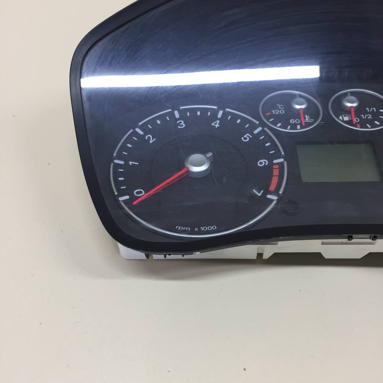 Панель приборов Ford Fiesta (MK5) 2002-2008 Панель приборов Ford Fiesta (MK5) 2002-2008