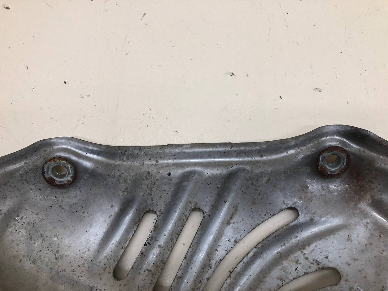 Экран тепловой Toyota Corolla E180 2013-2019 Экран тепловой Toyota Corolla E180 2013-2019